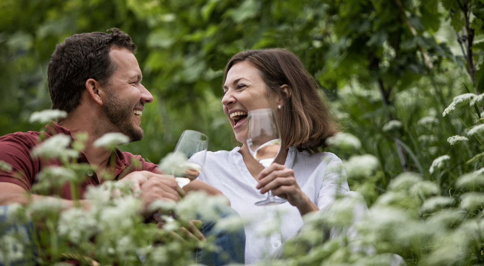 Winzer beim genießen eines steirischen Sauvignon Blanc- Steirische Weißweine - Wein Steiermark