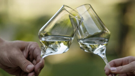 Das Steirische Weinjahr - Steirischer Weißwein im Glas